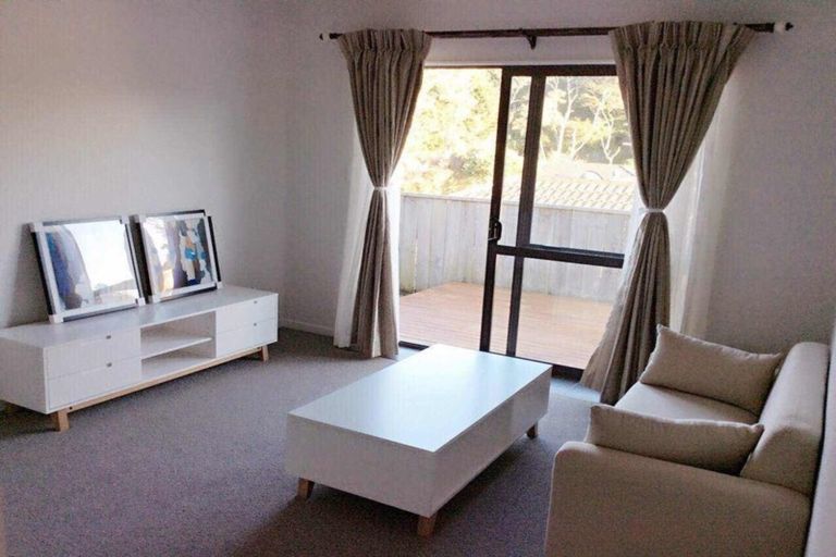 Photo of property in 16 Lomas Way, Albany, Auckland, 0632