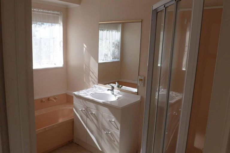 Photo of property in 14 Gosford Drive, Botany Downs, Auckland, 2010