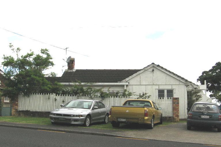 Photo of property in 1/69 Sylvan Avenue, Northcote, Auckland, 0627