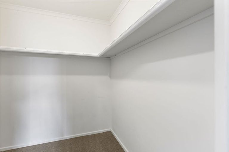 Photo of property in 16 Orlando Way, Kelvin Grove, Palmerston North, 4414