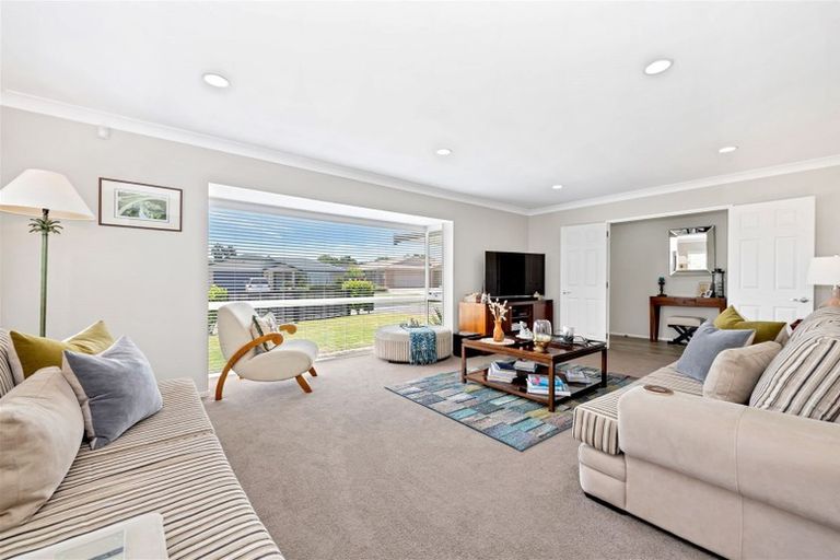 Photo of property in 11 Ballycullanie Place, Dannemora, Auckland, 2016