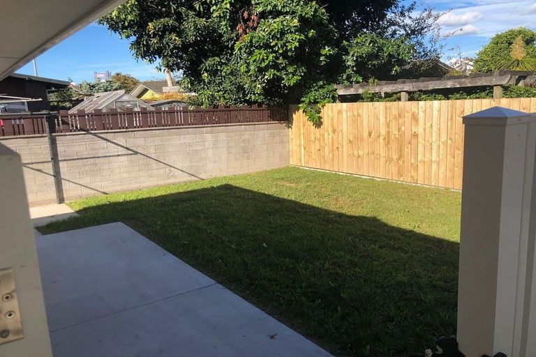 Photo of property in 1/7 Tulloch Place, Conifer Grove, Takanini, 2112