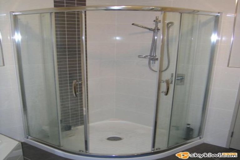 Photo of property in 18 Spoonbill Place, Unsworth Heights, Auckland, 0632