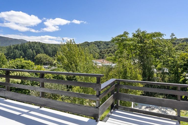 Photo of property in 143a Waikawa Road, Picton, 7220