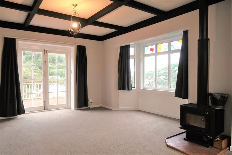 Photo of property in 58 Hungerford Road, Houghton Bay, Wellington, 6023