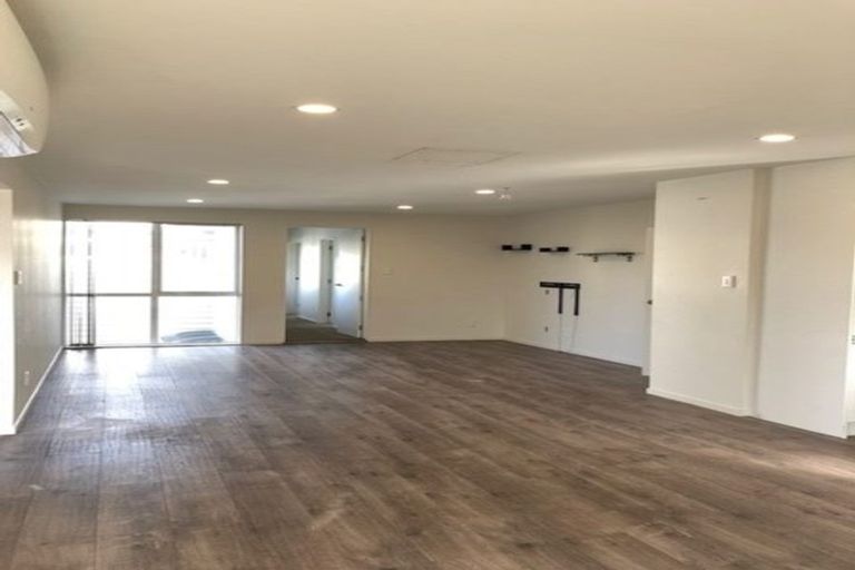 Photo of property in 19 Cheval Drive, Totara Vale, Auckland, 0629