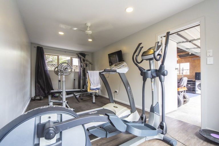 Photo of property in 8 Bryce Place, Kelvin Grove, Palmerston North, 4414