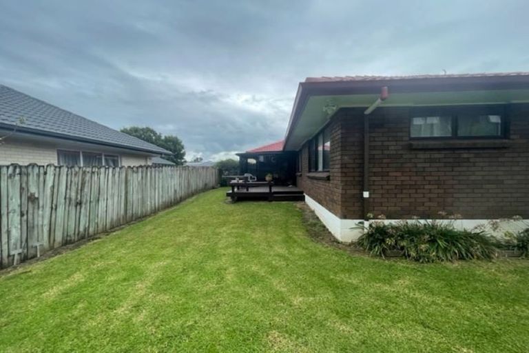 Photo of property in 6 Headcorn Place, Botany Downs, Auckland, 2010