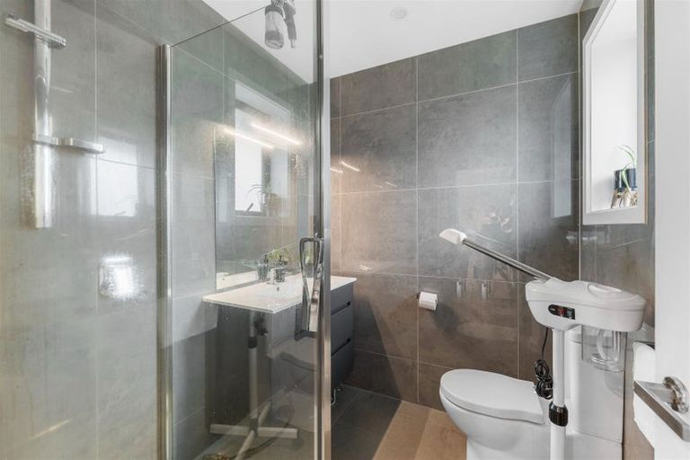 Photo of property in 31 Kingfisher Crescent, Albert Town, Wanaka, 9305