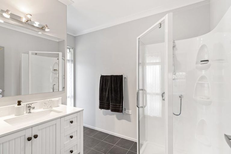 Photo of property in 25 Stonebridge Road, Temple View, Hamilton, 3289