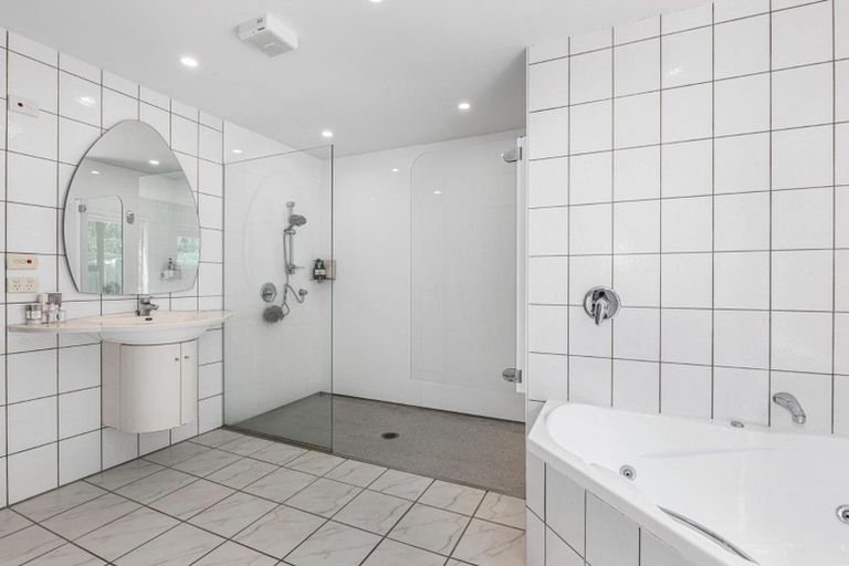 Photo of property in 3 Oak Avenue, Paremata, Porirua, 5024