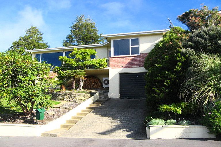 Photo of property in 77 Centennial Avenue, Helensburgh, Dunedin, 9010
