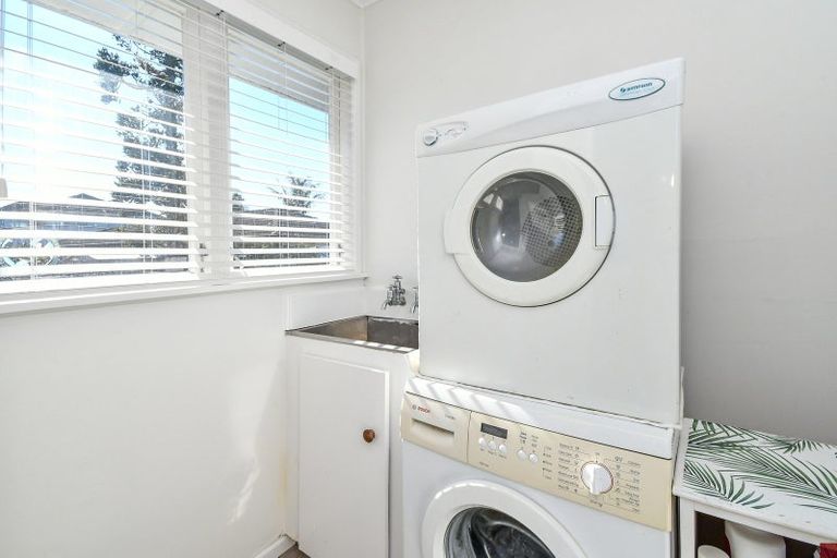 Photo of property in 5 Grimshaw Place, Henderson, Auckland, 0612
