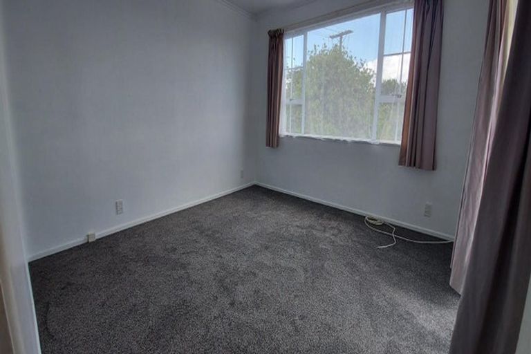 Photo of property in 129 Mcleod Road, Te Atatu South, Auckland, 0610