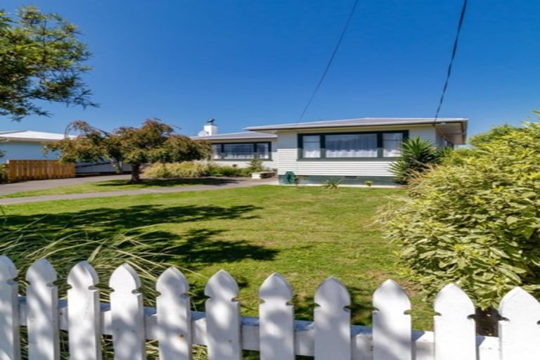 Photo of property in 13 Hurst Avenue, Maraenui, Napier, 4110