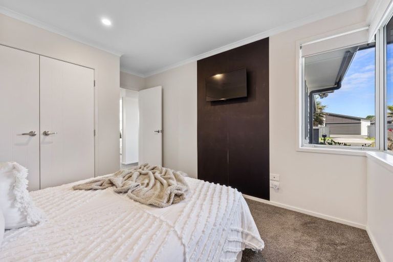 Photo of property in 19 Keene Drive, Bell Block, New Plymouth, 4312