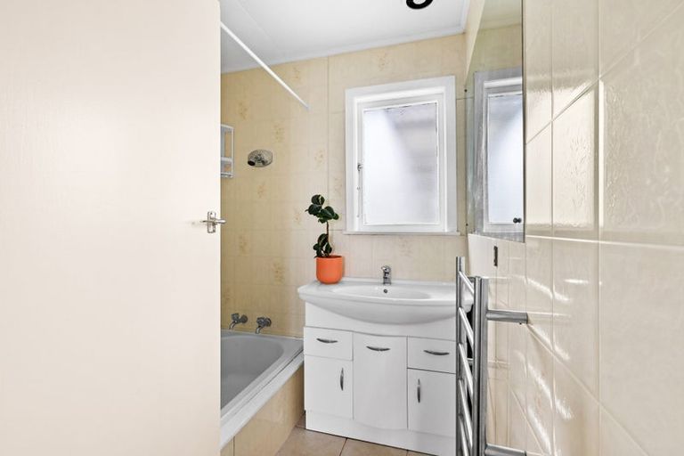 Photo of property in 73 Middle Road, Havelock North, 4130