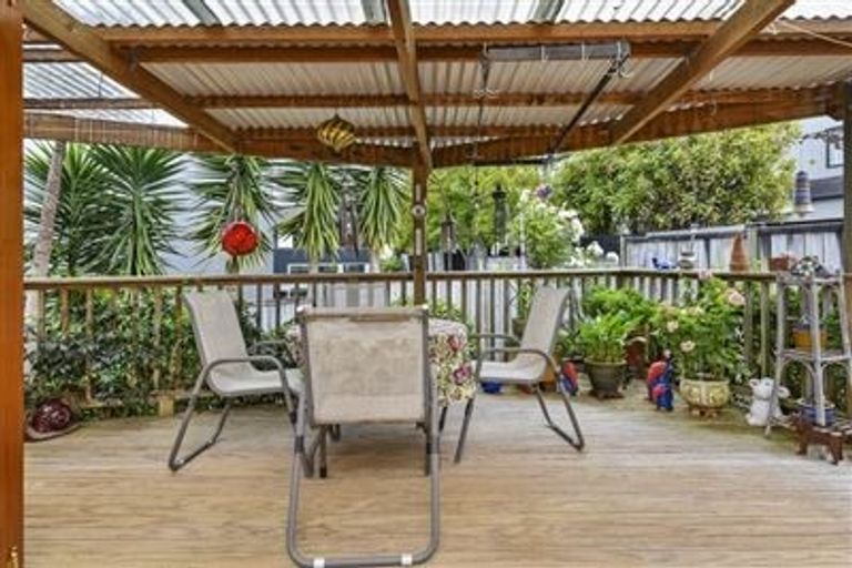 Photo of property in 156 East Coast Road, Forrest Hill, Auckland, 0620