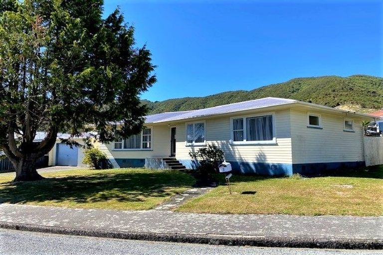 Photo of property in 62 Russell Road, Wainuiomata, Lower Hutt, 5014