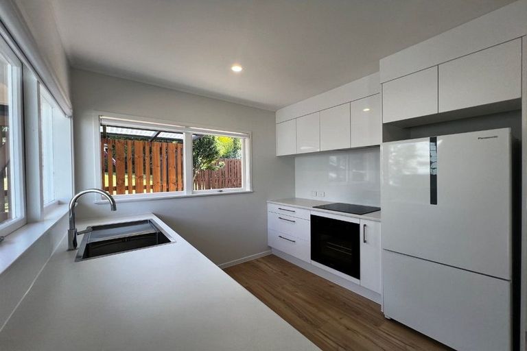 Photo of property in 2/17 Orton Street, Glenfield, Auckland, 0627