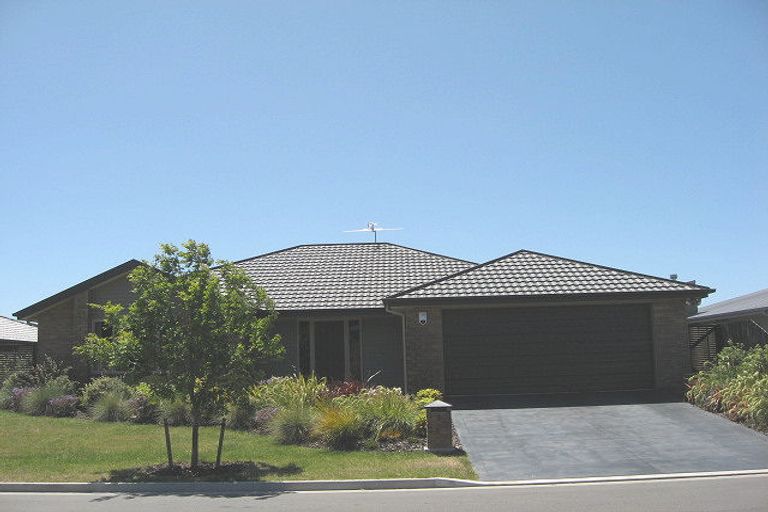 Photo of property in 3 Hoihere Place, Parklands, Christchurch, 8083