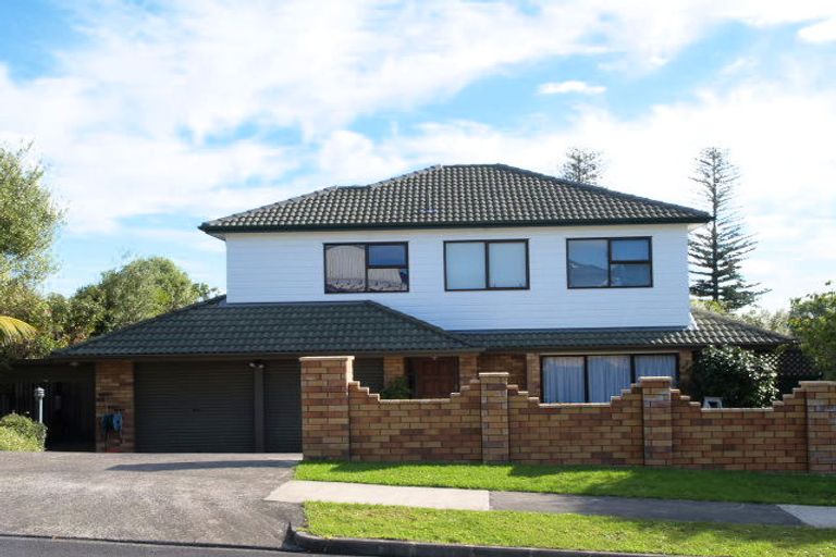 Photo of property in 11 Fieldstone Court, Northpark, Auckland, 2013