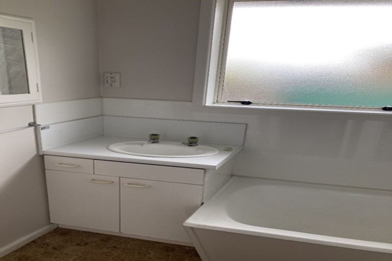 Photo of property in 5 Kathleen Crescent, Hornby, Christchurch, 8042