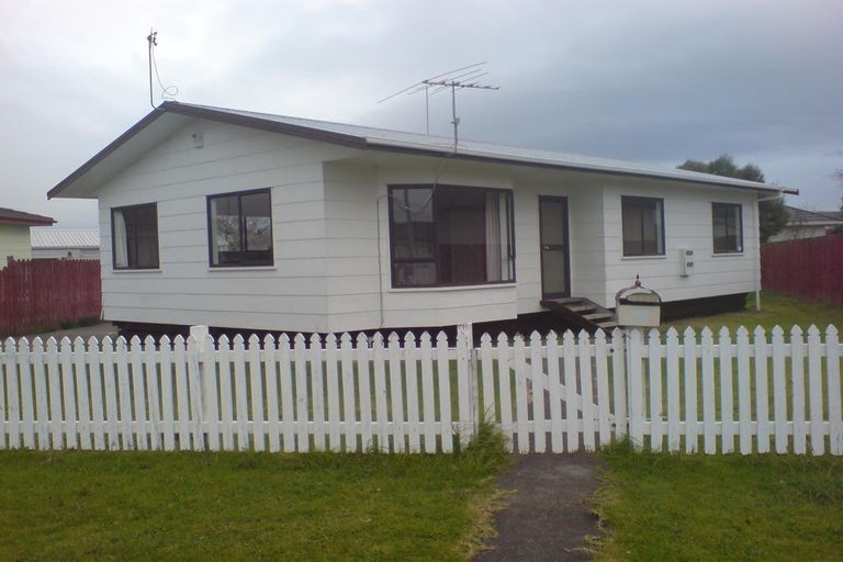 Photo of property in 96 Maplesden Drive, Clendon Park, Auckland, 2103