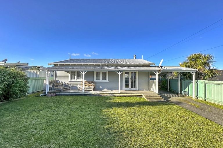 Photo of property in 18 Karaka Street, Castlecliff, Whanganui, 4501
