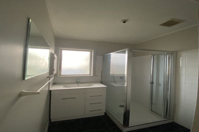 Photo of property in 27 Dale Crescent, Pakuranga, Auckland, 2010