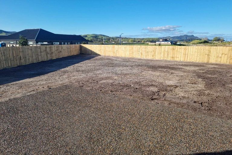 Photo of property in 10 Ronomor Place, Whitianga, 3510