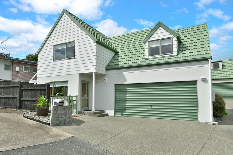 Photo of property in 1/126 Brian Crescent, Stanmore Bay, Whangaparaoa, 0932
