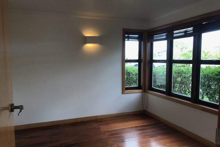 Photo of property in 4 Tobruk Crescent, Milford, Auckland, 0620