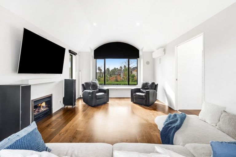 Photo of property in 7 Kerridge Close, Shamrock Park, Auckland, 2016