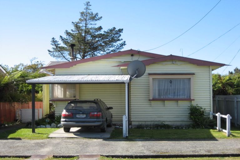 Photo of property in 33 Wakefield Street, Westport, 7825