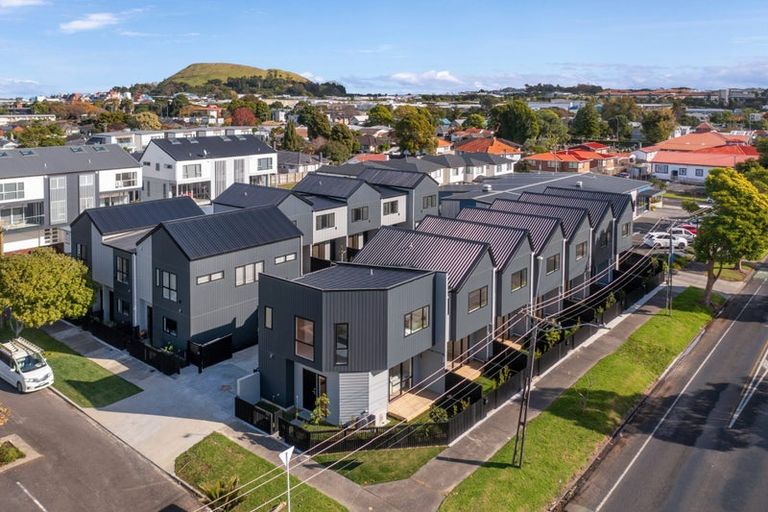 Photo of property in 4/51 Point England Road, Point England, Auckland, 1072