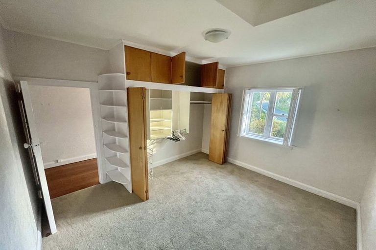 Photo of property in 77 Houghton Bay Road, Houghton Bay, Wellington, 6023