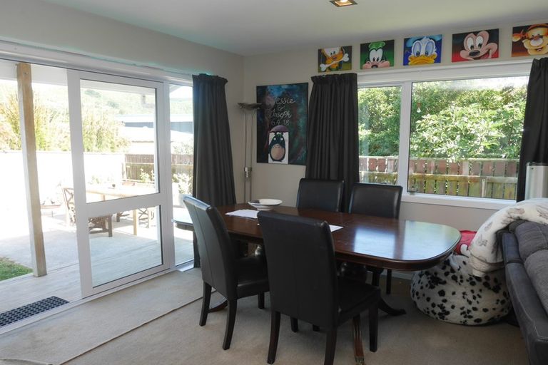 Photo of property in 12a Ryan Grove, Tawa, Wellington, 5028
