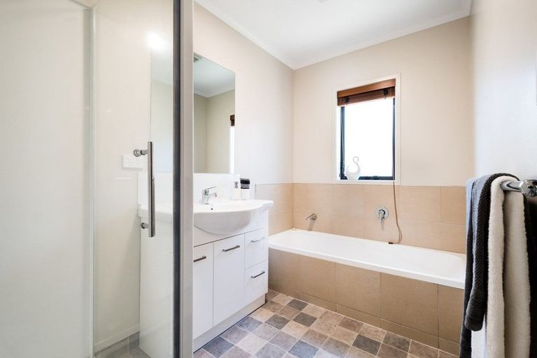 Photo of property in 57b Sabulite Road, Kelston, Auckland, 0602