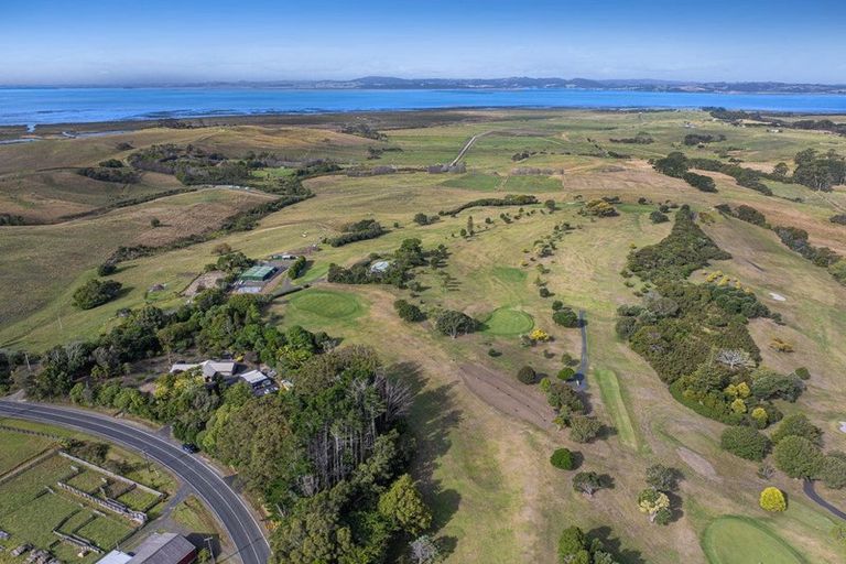 Photo of property in 1688 South Head Road, South Head, Helensville, 0874