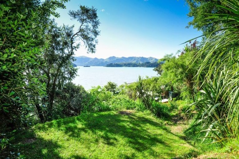 Photo of property in 25 Andersons Road, Charteris Bay, Governors Bay, 8971