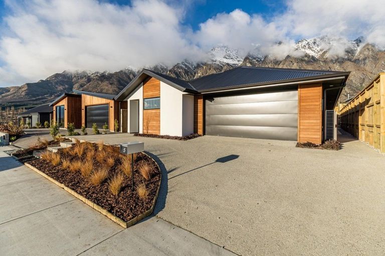 Photo of property in 5 Howden Drive, Jacks Point, 9371