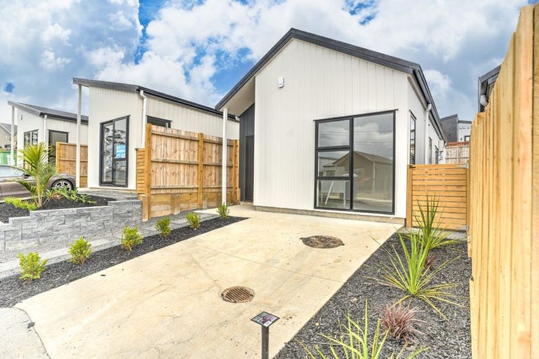 Photo of property in 17 Horokaka Street, Massey, Auckland, 0614