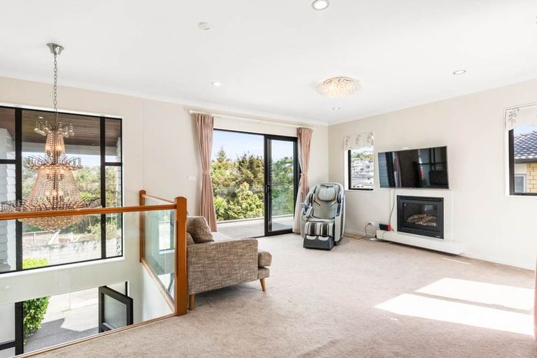 Photo of property in 40 Silver Moon Road, Albany Heights, Auckland, 0632