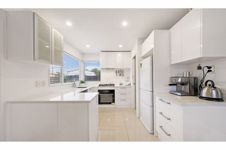 Photo of property in 10 Yeovil Place, St Albans, Christchurch, 8052