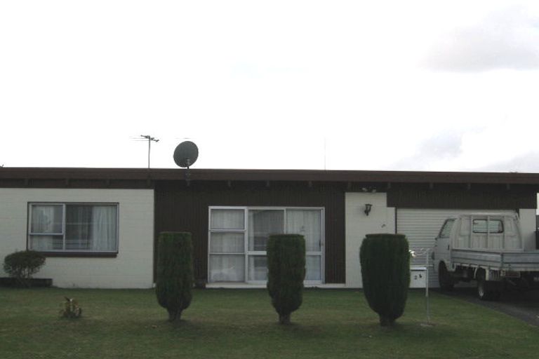 Photo of property in 2/2 Edwards Avenue, Henderson, Auckland, 0610
