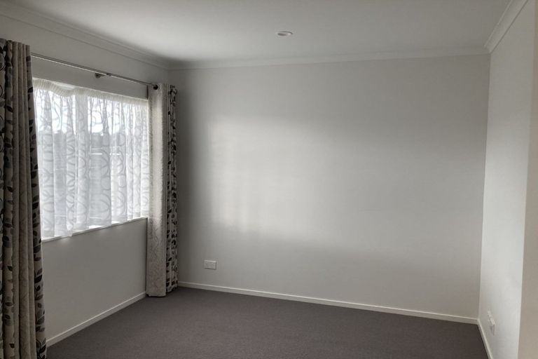 Photo of property in 37 Mettam Drive, Swanson, Auckland, 0614