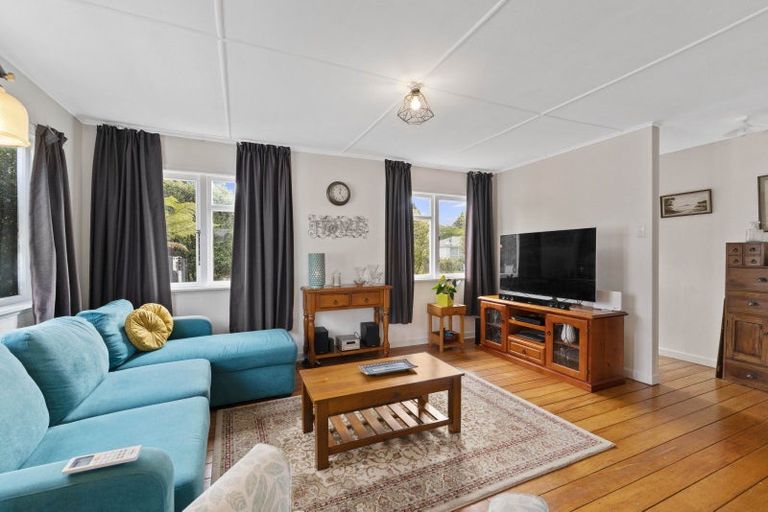 Photo of property in 8a Farnworth Avenue, Holdens Bay, Rotorua, 3010