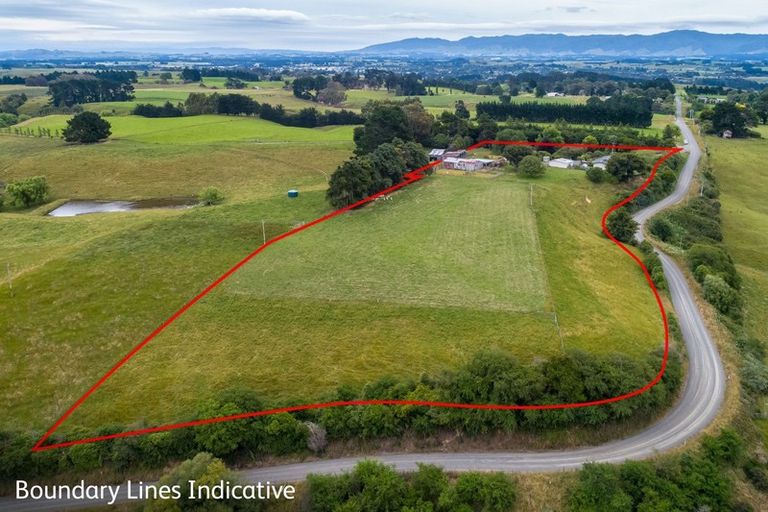 Photo of property in 22 Tiratu Road, Dannevirke, 4976