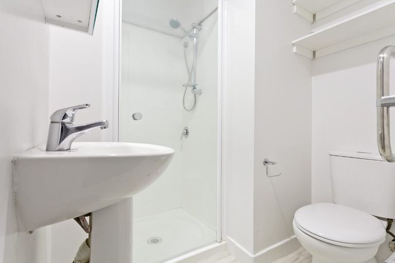 Photo of property in Harvard On Hobson Apartments, 9e/147 Hobson Street, Auckland Central, Auckland, 1010